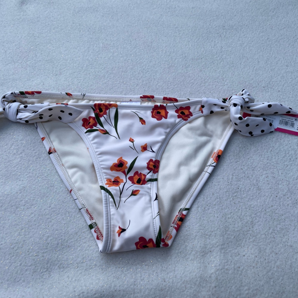 Brand new with tags size medium swim bottom from Xhilaration